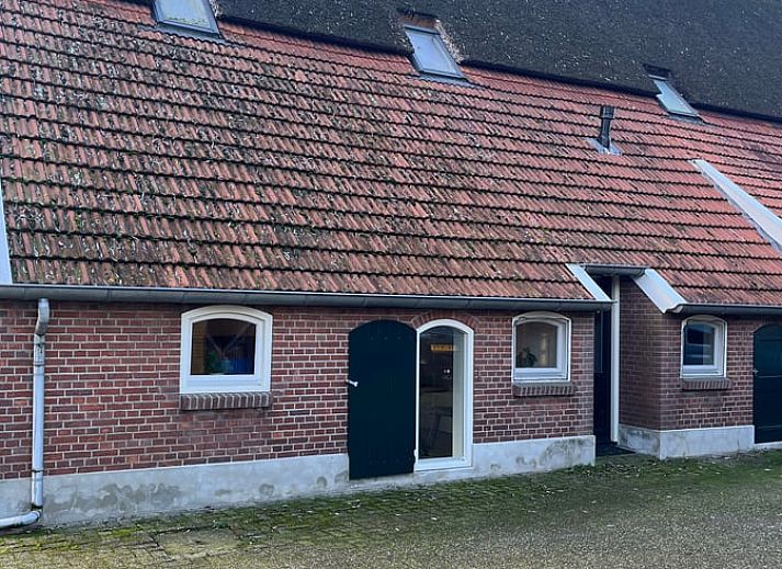 Charmantes Ferienhaus in Geesteren, gelegen in der malerischen Region Achterhoek in Gelderland, mit authentischer Bauernhof-Fassade und ruhiger Umgebung.