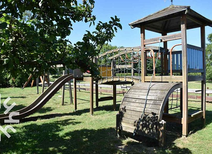 Komfortables Schlafzimmer im Ferienhaus DG126 in Vorden, Achterhoek, Gelderland mit zwei Betten.