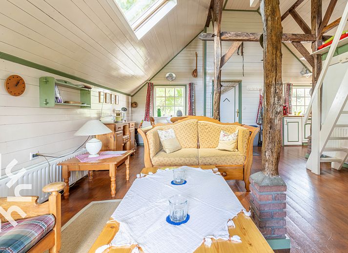 Modern bathroom in vacation home DG496 in Vorden, Achterhoek, with white tiles.