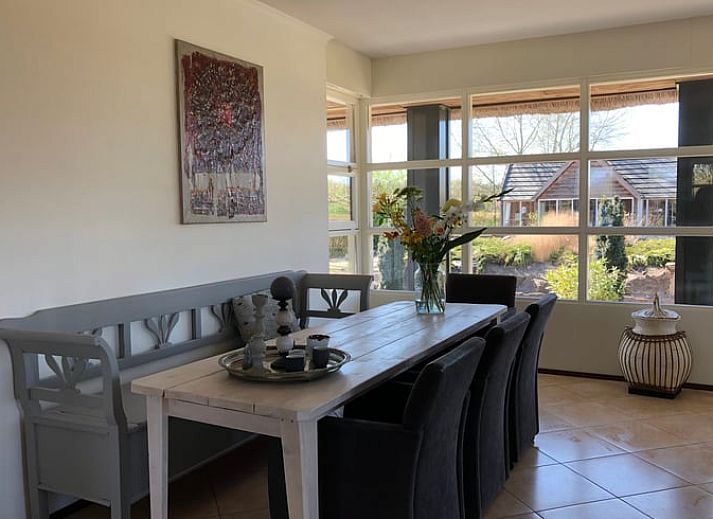 Rustikales Ferienhaus in Doetinchem, umgeben von gruenen Feldern und Natur in der Region Achterhoek, Gelderland.