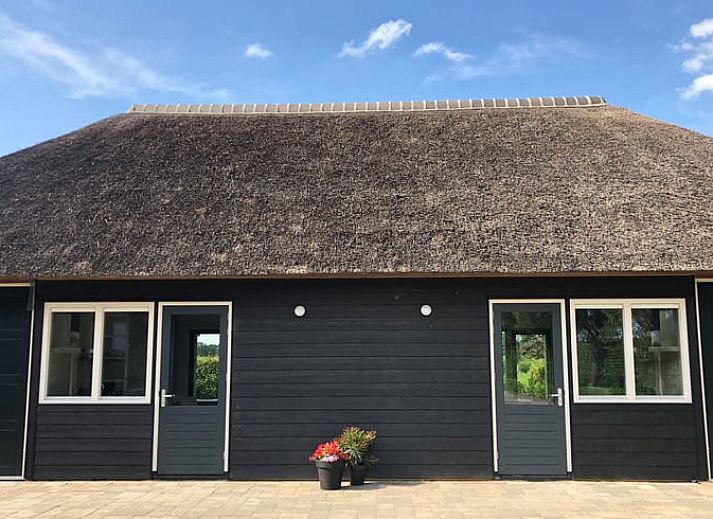 Gemuetliches Wohnzimmer des Ferienhauses in Doetinchem mit stilvoller Einrichtung, gelegen in der Region Achterhoek, Gelderland.