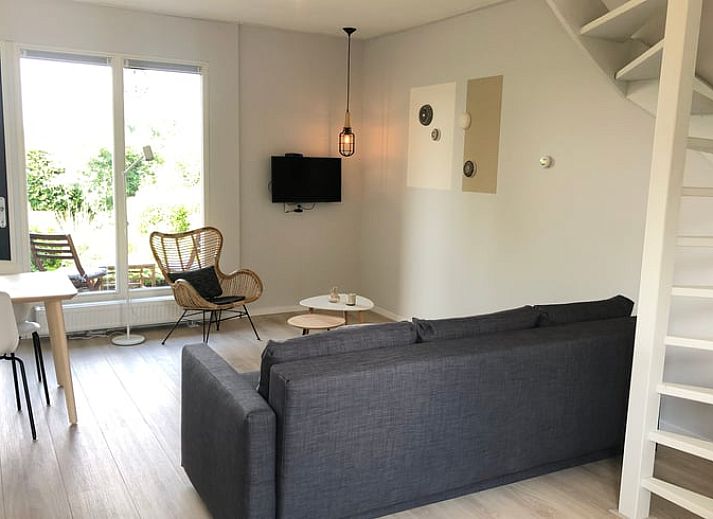 Gemuetliches Wohnzimmer des Ferienhauses in Doetinchem mit stilvoller Einrichtung, gelegen in der Region Achterhoek, Gelderland.