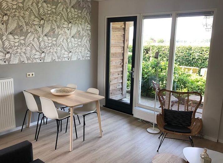 Gemuetliches Wohnzimmer des Ferienhauses in Doetinchem mit stilvoller Einrichtung, gelegen in der Region Achterhoek, Gelderland.