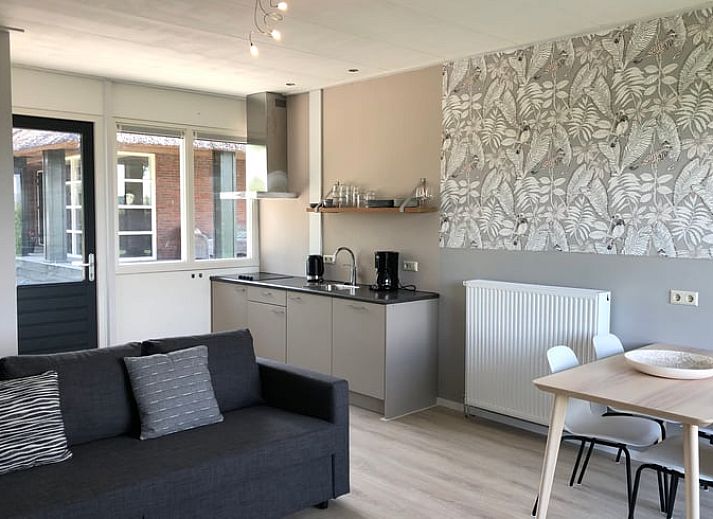 Gemuetliches Wohnzimmer des Ferienhauses in Doetinchem mit stilvoller Einrichtung, gelegen in der Region Achterhoek, Gelderland.