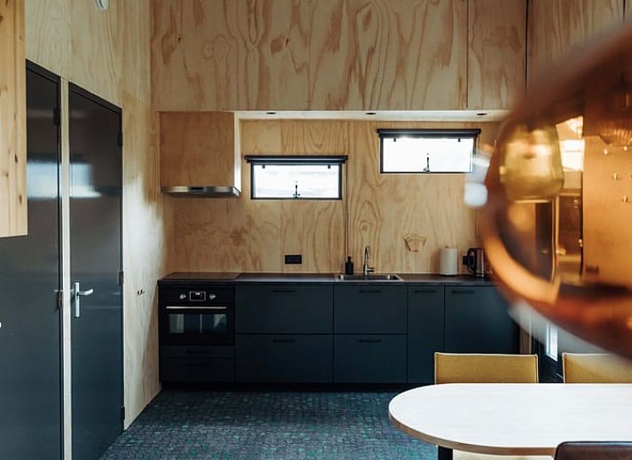 Geniet van de rust bij Huisje in Doetinchem, een vakantiehuis in de Achterhoek met een uitnodigend terras en groene omgeving.