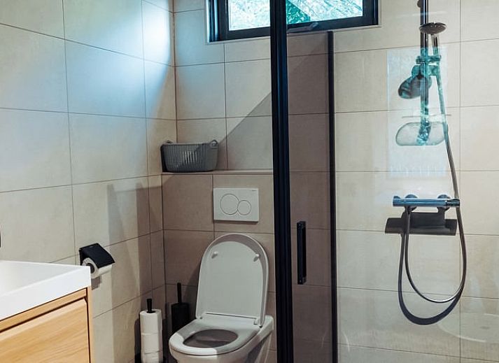 Geniet van de rust bij Huisje in Doetinchem, een vakantiehuis in de Achterhoek met een uitnodigend terras en groene omgeving.