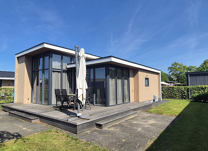 Veranda van Module Z in Lichtenvoorde, Gelderland, met uitzicht op groene omgeving.