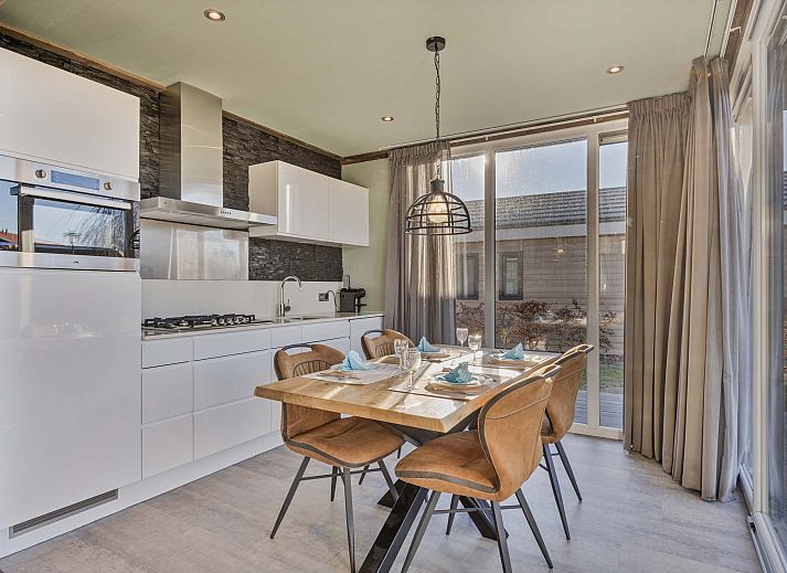 Veranda van Module Z in Lichtenvoorde, Gelderland, met uitzicht op groene omgeving.