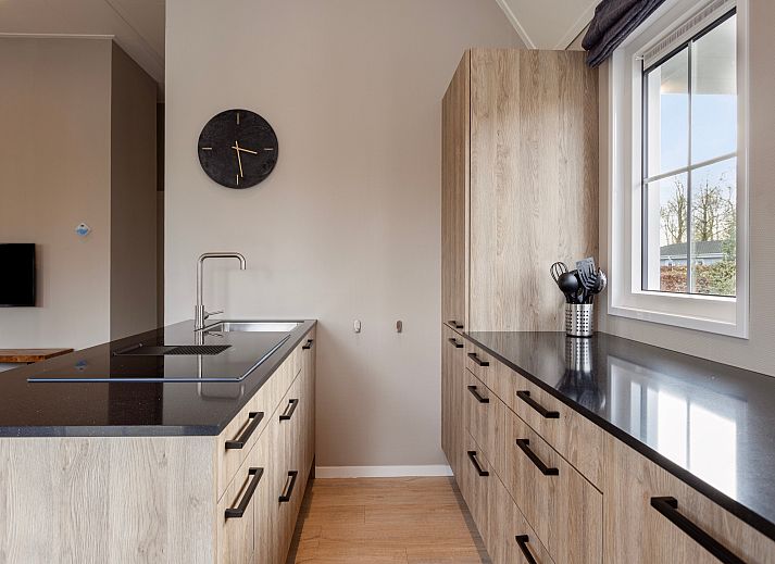 Stijlvolle woonkamer van Module Notario Deluxe in Lichtenvoorde, vakantiehuis in de Achterhoek met comfortabele zitruimte.