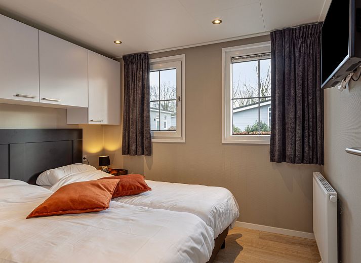 Stijlvolle woonkamer van Module Notario Deluxe in Lichtenvoorde, vakantiehuis in de Achterhoek met comfortabele zitruimte.