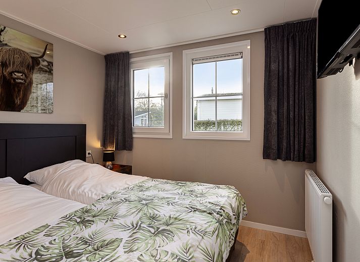 Eetgedeelte van Module Notario Deluxe in Lichtenvoorde, Achterhoek, vakantiehuis met moderne eettafel en veel natuurlijk licht.