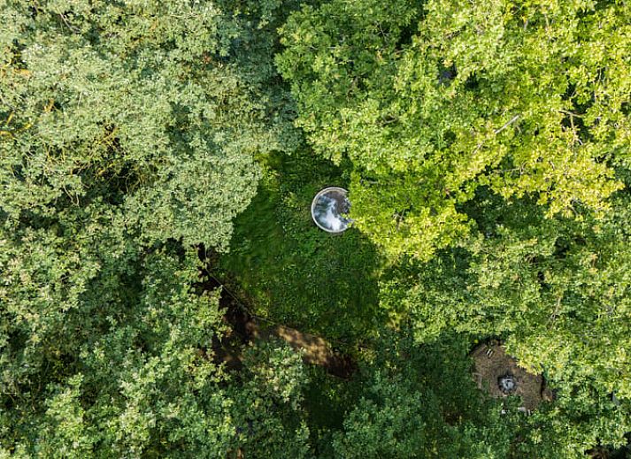 Binnenruimte van Vakantiehuis in Neede, Achterhoek, met houten accenten en warme sfeer.