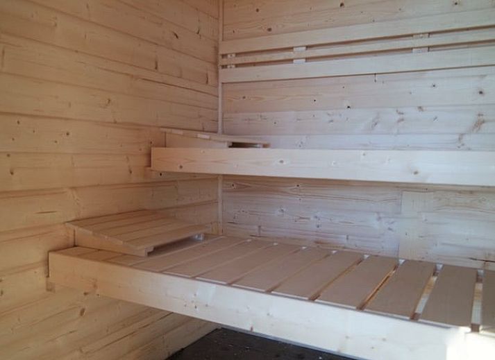 Rustieke slaapruimte in Vakantiehuisje in Neede met uitzicht op de natuur, Gelderland.