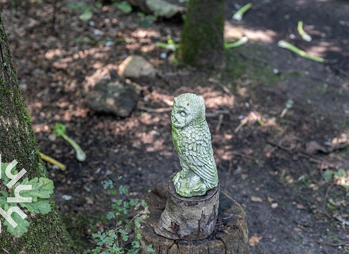 Luxurioeses Badezimmer in DG1417, einem Ferienhaus in Neede, Achterhoek mit Marmordetails und modernen Annehmlichkeiten.