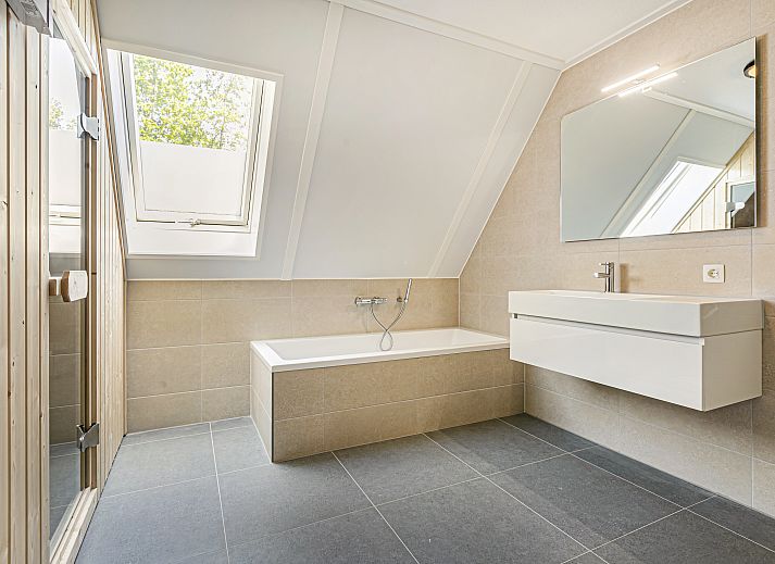 Cozy living room in Stroombroek vacation home, Braamt, with comfortable sofas and modern furnishings.