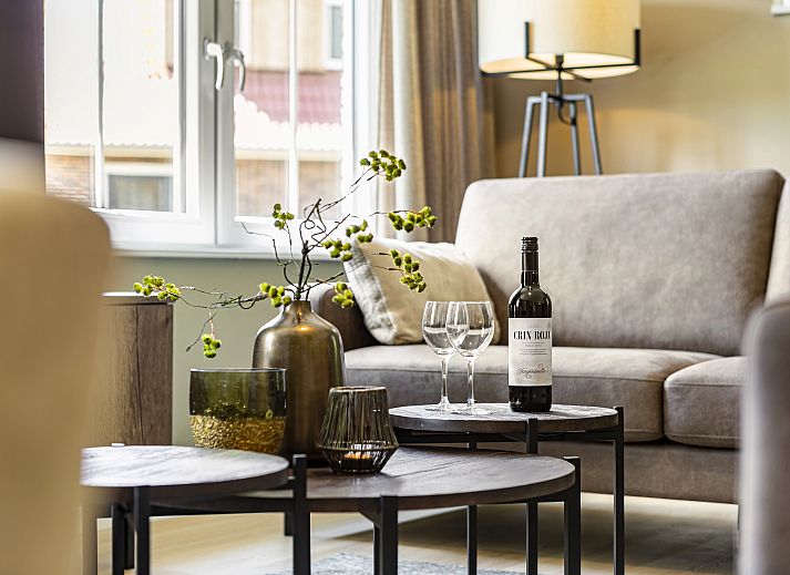 Stylish seating area in Stroombroek 8L, Braamt, with decorative details for a relaxing atmosphere.