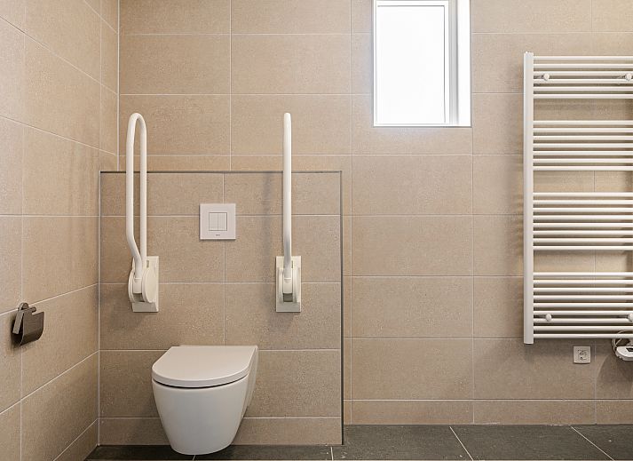 Gezellige woonkamer van Stroombroek 8-persoons woning in Braamt, Achterhoek, Gelderland met moderne inrichting.