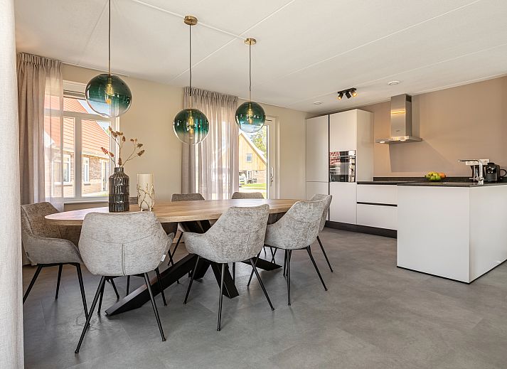 Stroombroek 8-persoons woning in Braamt, Achterhoek, Gelderland. Ruime zithoek met uitzicht op het groene landschap.