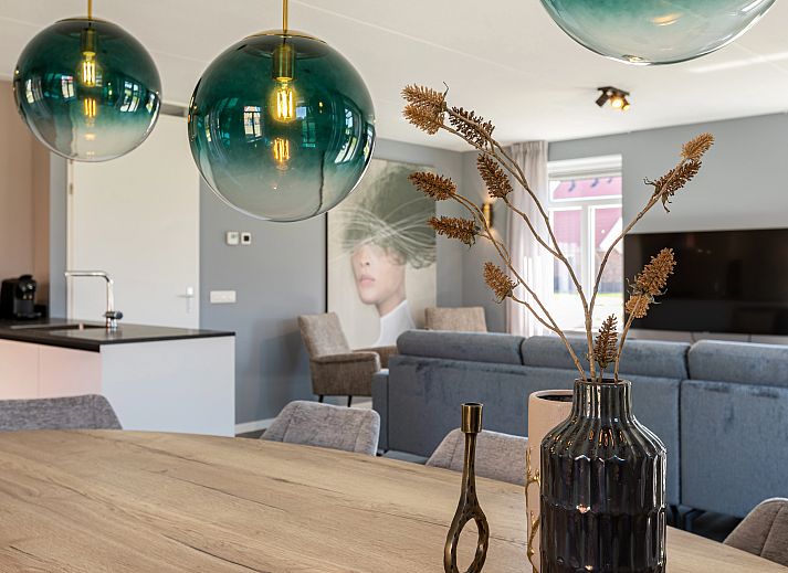 Stroombroek 8-persoons woning in Braamt, Achterhoek, Gelderland. Ruime zithoek met uitzicht op het groene landschap.