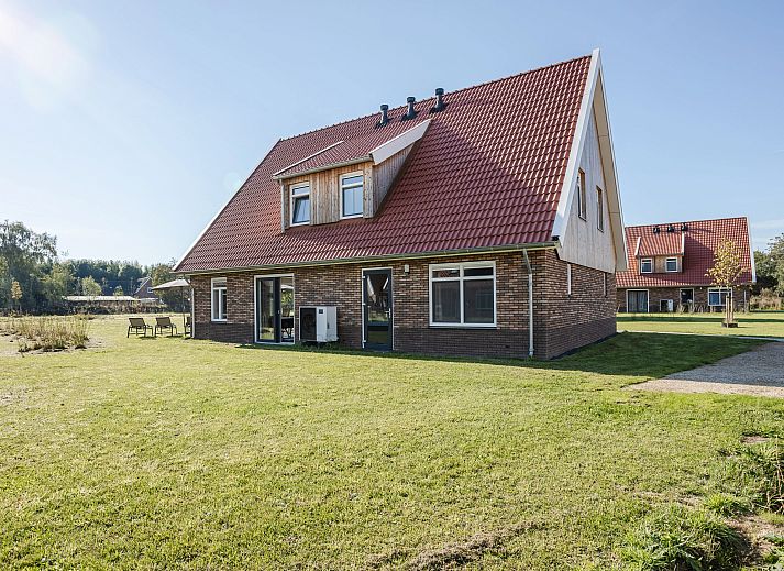 Stijlvolle details in de woonkamer van Stroombroek 8-persoons woning in Braamt, Achterhoek, Gelderland.