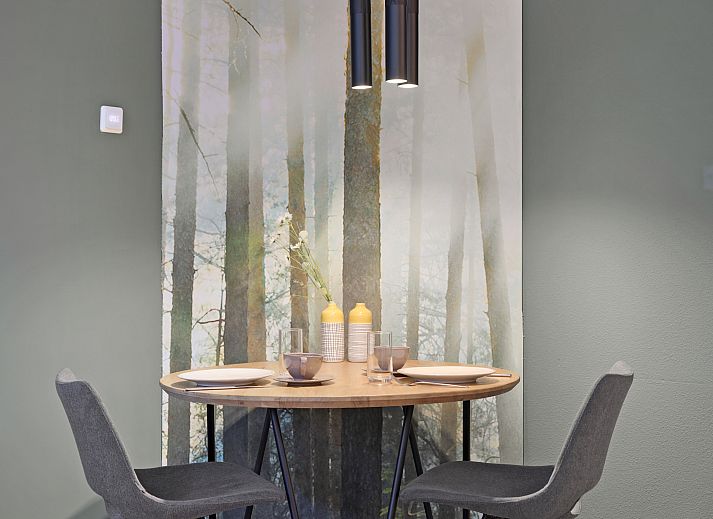 Aussenansicht des 2-Bett-Bungalows Stroombroek, umgeben von Gruen in Braamt, Achterhoek, Gelderland.