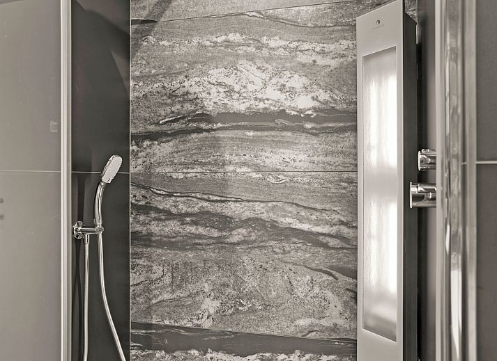 Gezellige zithoek in de Stroombroek 4-persoons wellnessbungalow, Braamt, omgeven door de natuur van de Achterhoek, Gelderland.