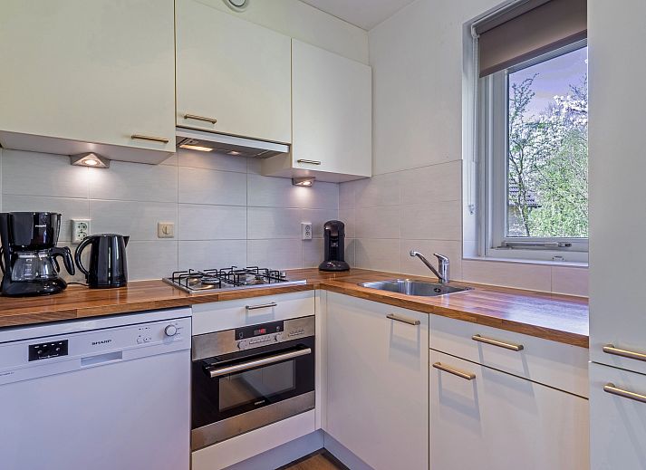 Lichte zithoek in Stroombroek 6-persoons bungalow 6C, Braamt, Achterhoek met tuinzicht.