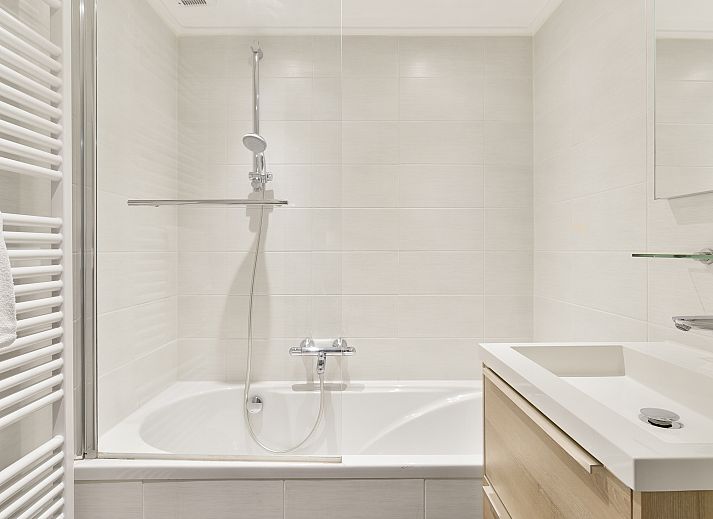 Stroombroek 2-persoons bungalow 2L in Braamt, Achterhoek, Gelderland met groene tuin en moderne architectuur.