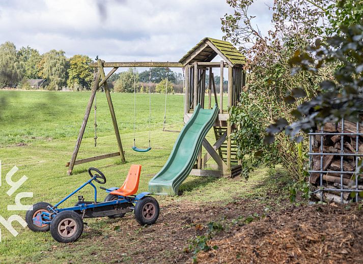 Trampoline en speeltuin bij vakantiehuis DG486, Gaanderen, Achterhoek omgeven door natuur.