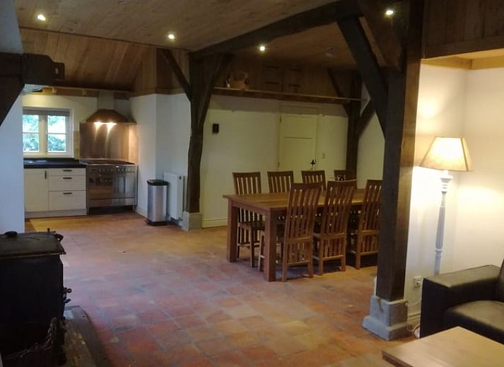 Vakantiehuis in Gaanderen, Achterhoek, Gelderland, met traditionele bakstenen gevel en groene tuin.