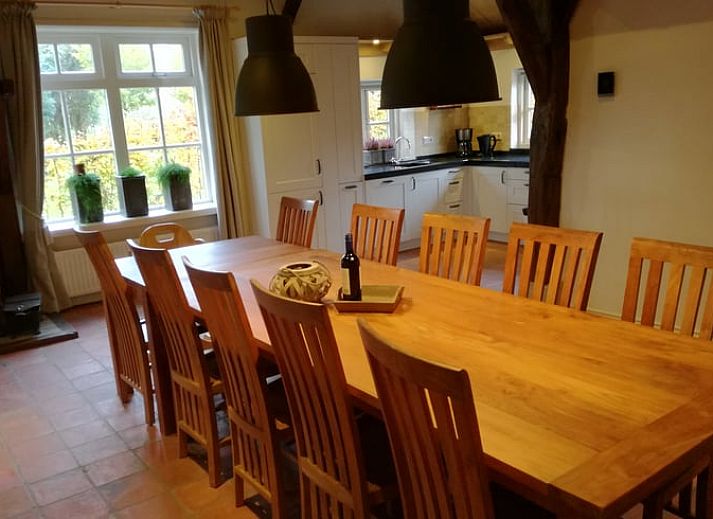 Vakantiehuis in Gaanderen, Achterhoek, Gelderland, met traditionele bakstenen gevel en groene tuin.