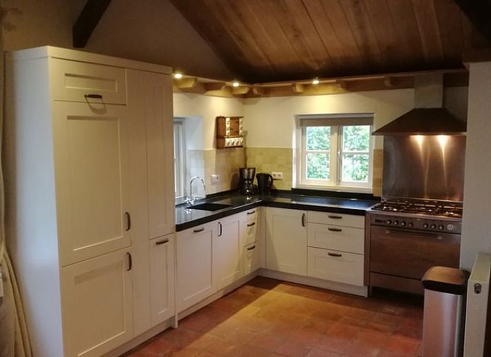 Vakantiehuis in Gaanderen, Achterhoek, Gelderland, met traditionele bakstenen gevel en groene tuin.