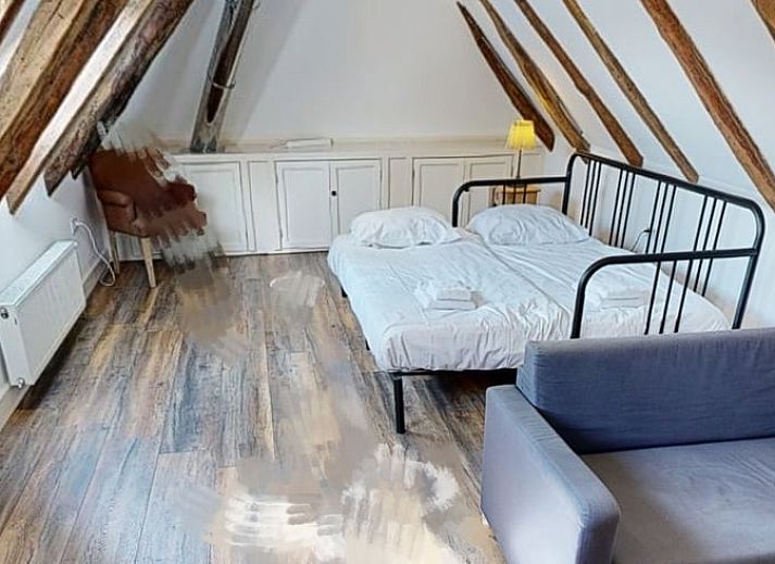 Eetgedeelte in Vakantiehuis in Gaanderen, Achterhoek, Gelderland, met grote houten tafel en uitzicht op de tuin.