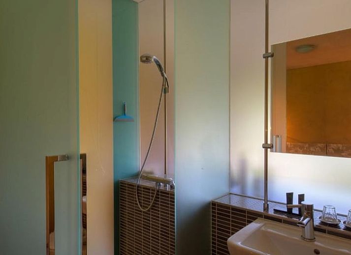 Spacious parking at Holiday Home in Gaanderen, located in the green Achterhoek, Gelderland.