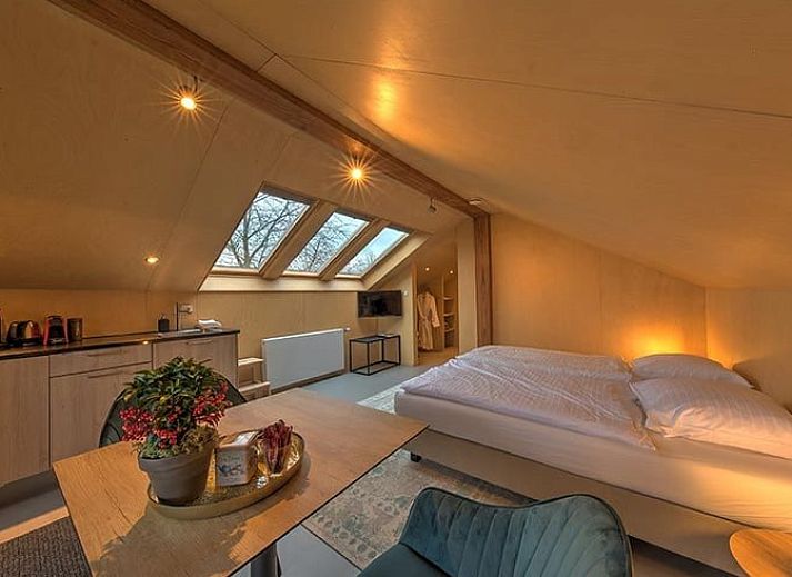 Spacious parking at Holiday Home in Gaanderen, located in the green Achterhoek, Gelderland.