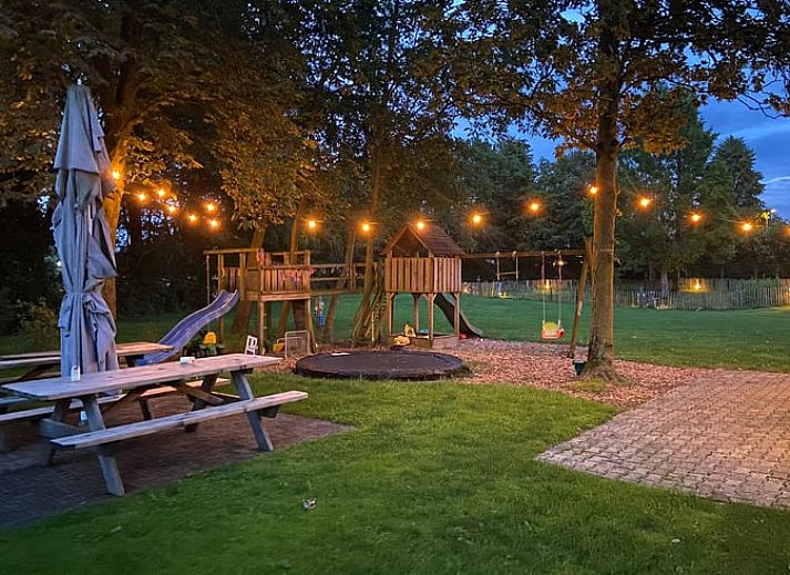 Spielplatz und Picknicktische im Ferienhaus in Lievelde, Achterhoek, Gelderland.