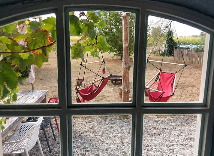 Enjoy the sunset from the hot tub at Holiday Home in Lievelde, located in the rustic Achterhoek, Gelderland.