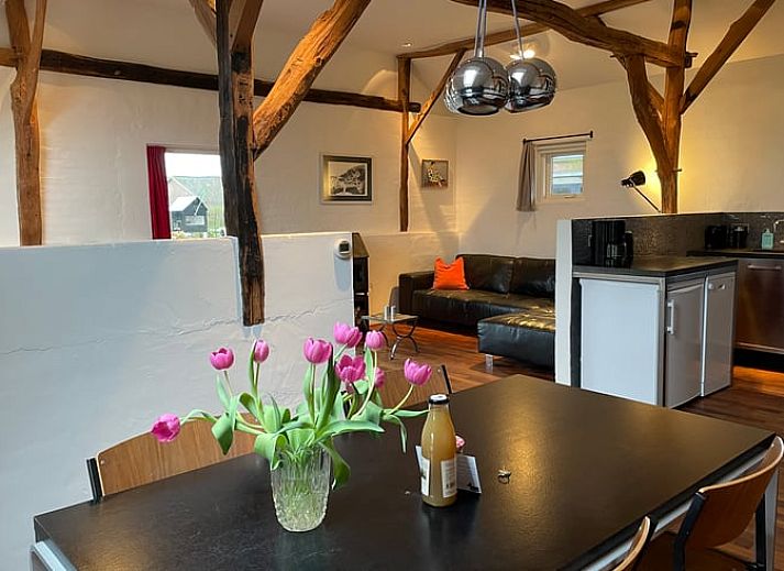 Entspannen Sie sich im Pool des Ferienhauses in Lievelde, Achterhoek, Gelderland. Schoene Aussicht auf die umliegende Natur und Felder.