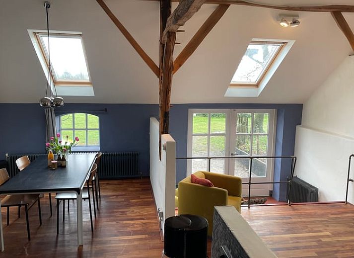 Entspannen Sie sich im Pool des Ferienhauses in Lievelde, Achterhoek, Gelderland. Schoene Aussicht auf die umliegende Natur und Felder.