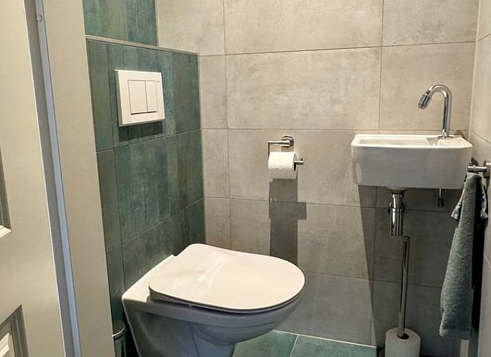 Cozy garden with tipi at cottage in Lievelde, Achterhoek, perfect for children.