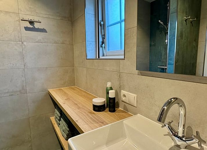 Cozy garden with tipi at cottage in Lievelde, Achterhoek, perfect for children.