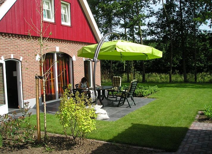 WegInWinterswijk vakantiehuis in Winterswijk, Achterhoek met charmante rode gevel en groene omgeving.