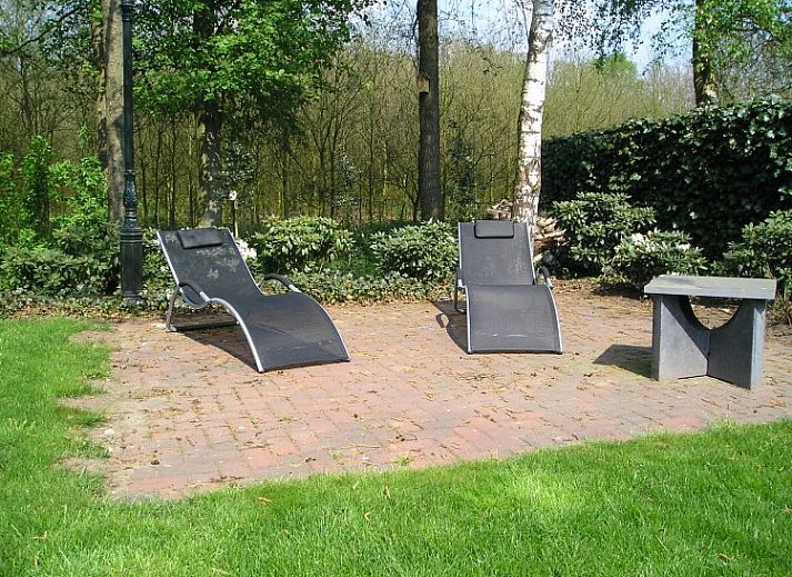 WegInWinterswijk vakantiehuis in Winterswijk, Achterhoek met charmante rode gevel en groene omgeving.