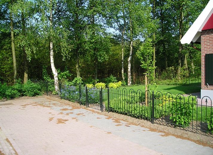 WegInWinterswijk vakantiehuis in Winterswijk, Achterhoek met charmante rode gevel en groene omgeving.