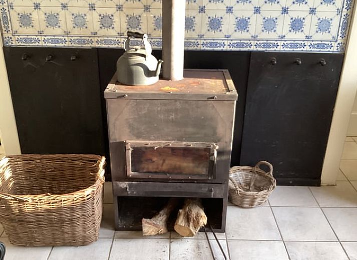 Geniessen Sie die Terrasse im Cottage in Winterswijk Brinkheurne, einem charmanten Ferienhaus im gruenen Achterhoek, Gelderland.