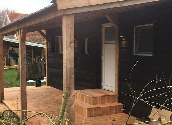 Gezellig vakantiehuis in De Heurne, Achterhoek, met houten veranda en landelijke charme.