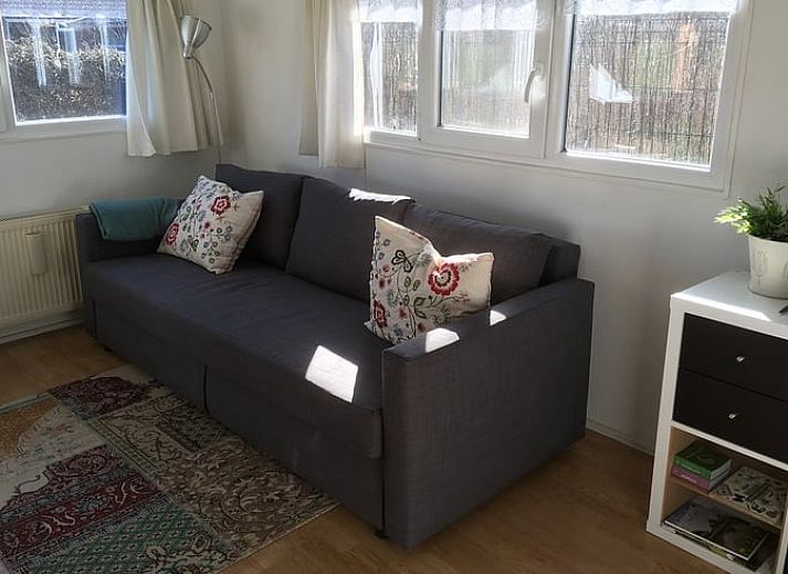 Sereen ochtendzicht vanuit vakantiehuis in De Heurne, Achterhoek, met bevroren velden en opkomende zon.