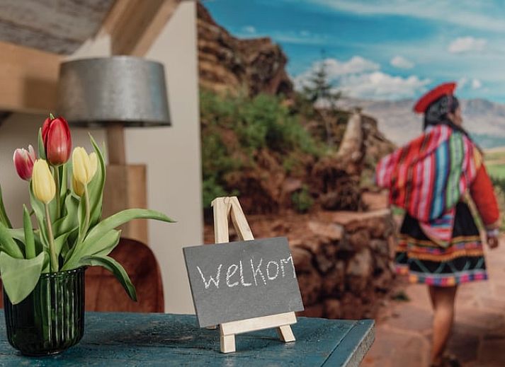 Ferienhaus in De Heurne mit Blick auf den gruenen Garten in Achterhoek, Gelderland.