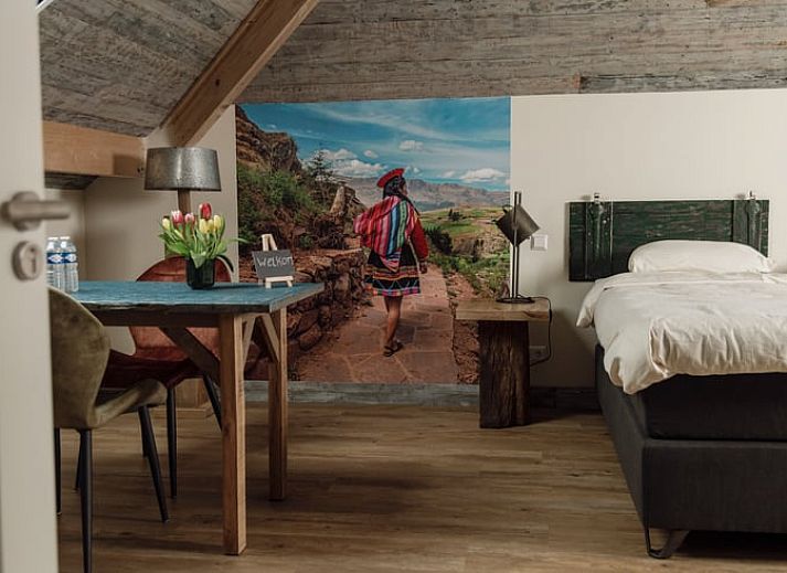 Ferienhaus in De Heurne mit Blick auf den gruenen Garten in Achterhoek, Gelderland.