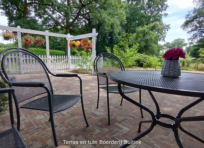 Cozy living room of cottage in Winterswijk Kotten, equipped with modern conveniences in Gelderland.